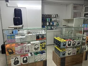 mstore kg: Продаются стеклянные торговые стойки вместе с ассортиментом товаров — 3