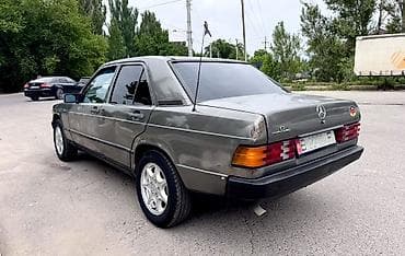 190: Mercedes-Benz 190: 1991 г., 2 л, Механика, Бензин, Седан — 5