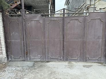 Распашные ворота: Металлические распашные ворота с калиткой, толщина листа 1,7 — 1