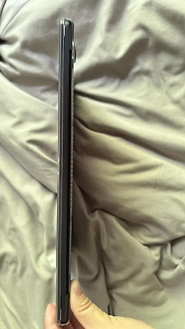 apple laptop: Apple MacBook Air with Apple M2 chip(256gb ssd) 13.6- inch, темно — 2