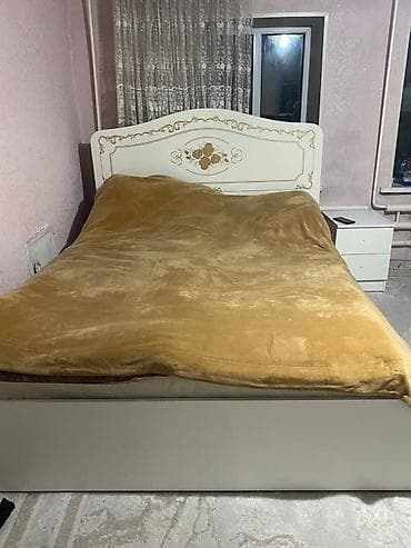 Уктоочу бөлмө гарнитурлары: Спальный гарнитур в классическом стиле, белый с золотистым декором — 3