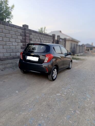 вета машина: Chevrolet Spark: 2016 г., 1 л, Вариатор, Бензин, Хэтчбэк — 4