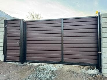 Откатные ворота с калиткой в едином стиле. - Конструкция: откатная