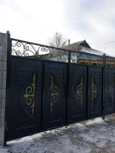 металические ворота: Элегантные кованые ворота черного цвета с изящными золотистыми — 4