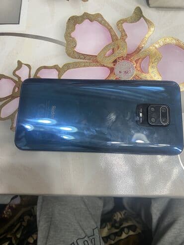 poco s40: Смарт‑телефон на Android с экраном с отверстием под фронтальную камеру — 5