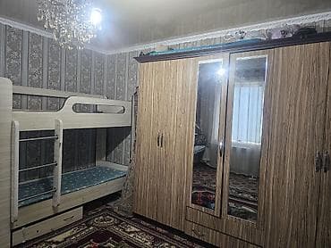 Детская мебель: двухъярусная кровать + трёхстворчатый шкаф с зеркалами