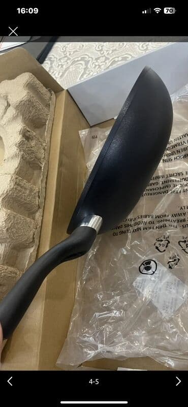 топор пожарный: Чугунная сковородка с крышкой, красный цвет. SMEG Обьем 2,2 л Стальная — 7