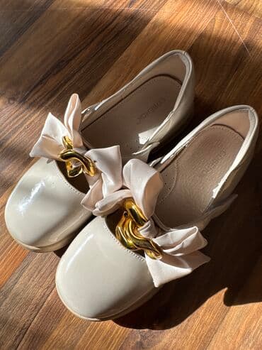 дешево качественная обувь: Туфельки для девочки Размер 37 Бежевые лакированые Состояние отличное — 4