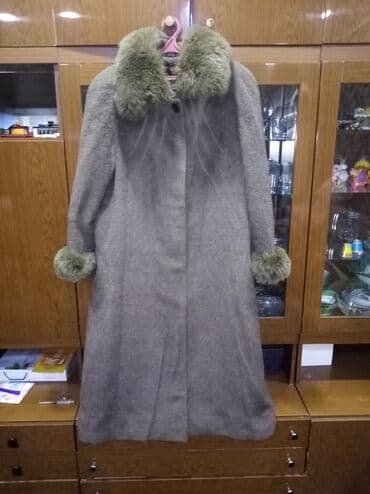 Спецодежда: Зимнее женское пальто в отличном состоянии, надевали пару раз, сами — 3