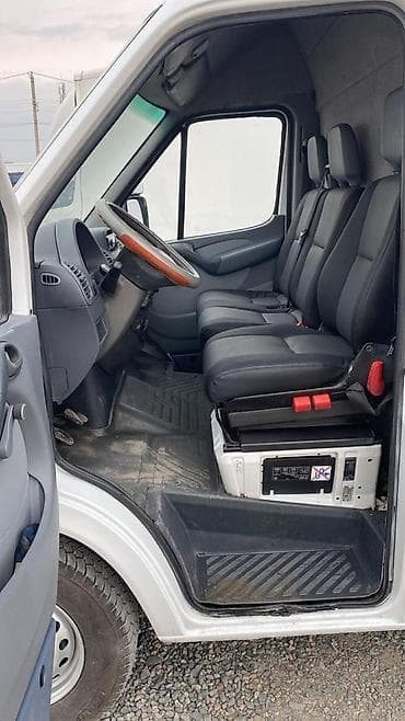 sprinter 2 7: Легкий грузовик, Mercedes-Benz — 2