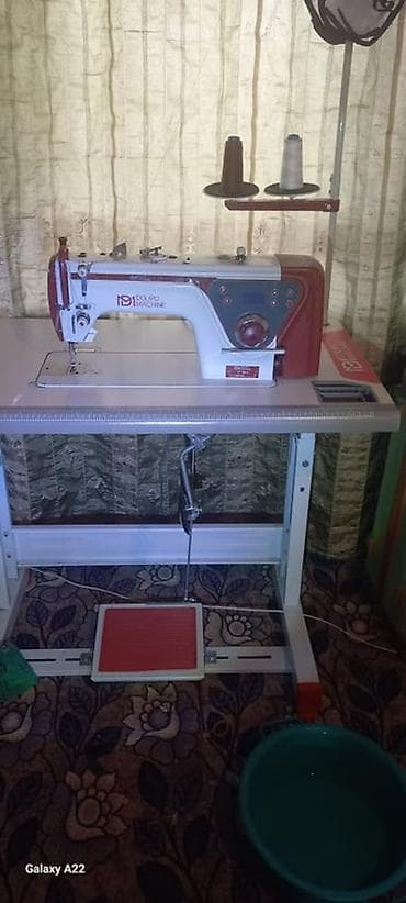 Оборудование для швейных цехов: Промышленная швейная машина DOLPU MACHINE на стационарном столе — 1