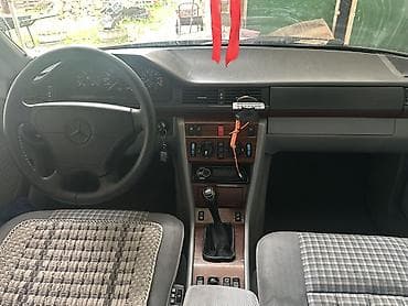 консоль 124: Mercedes-Benz W124: 1995 г., 2.2 л, Механика, Бензин, Седан — 4