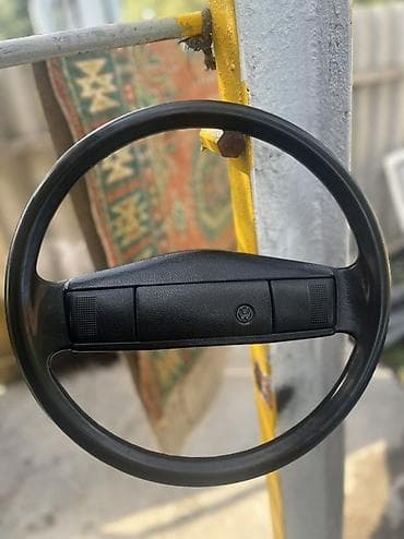 нужно: Рулевое колесо Volkswagen с центральной накладкой-сигналом - — 1