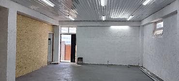 Коммерческая недвижимость: Сдаётся помещение с прилегающей закрытой площадкой. - Отдельный вход — 9