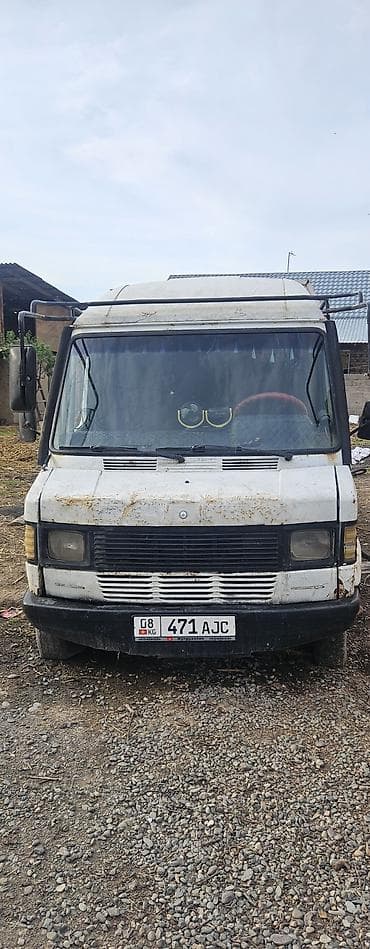 mazda f: Легкий грузовик, Mercedes-Benz, Стандарт — 2