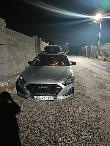 света: Hyundai Sonata: 2021 г., Седан — 2