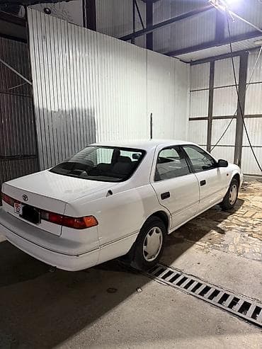 70 200: Toyota Camry: 1999 г., 2.2 л, Механика, Бензин, Седан — 2