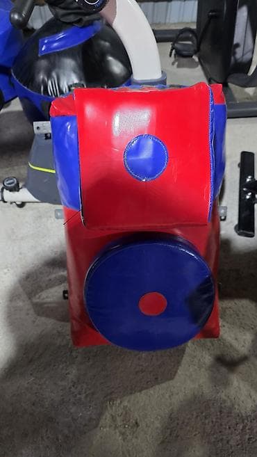 Навесной тренировочный щит-манекен для отработки ударов