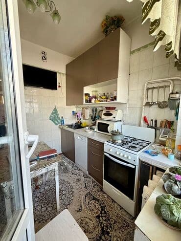 продаю квартиру район 9микрарайон: 3 бөлмө, 80 м², 106-серия, 9 кабат, Косметикалык ремонт — 10