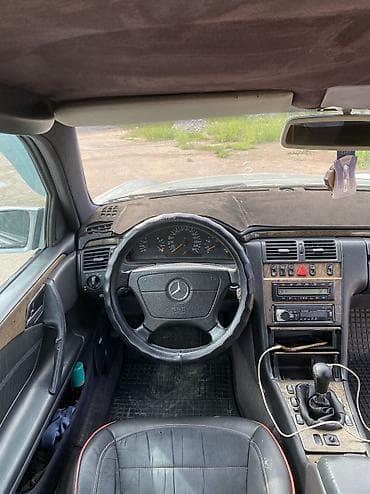 70 сом: Mercedes-Benz E-Class: 1997 г., 2.4 л, Кол менен иштөөчү, Бензин, Седан — 8