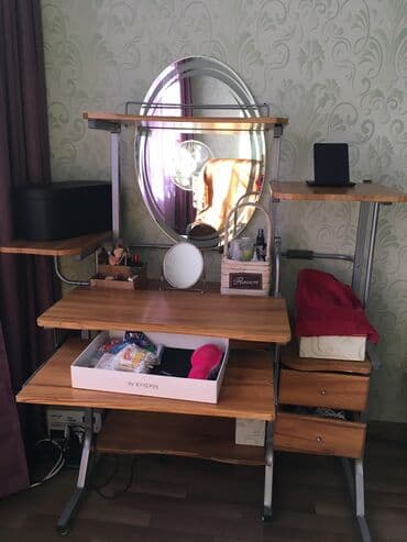 купить рабочий стол для школьника: Продаю компьютерный стол.Каркас -металлический.Бежевого — 2