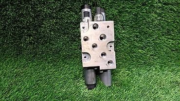 srv 3: Блок клапанов гидроподвески Е70 6 782 737 Год 2008 HYDAC В отличном — 2