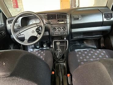 Унаа: Volkswagen Golf: 1993 г., 1.8 л, Кол менен иштөөчү, Бензин, Хетчбек — 9