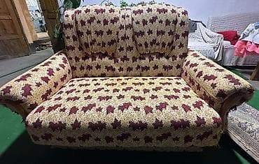 small table: Мягкий комплект: диван + два кресла софа Описание: - Классический — 1