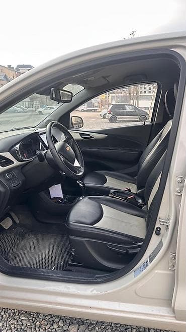 bwb e34: Chevrolet Spark: 2015 г., 1 л, Автомат, Бензин, Хэтчбэк — 8