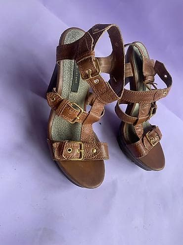 кроксы бу: Продаю кожаные босоножки 👡, отличного качества, супер удобные размер — 3