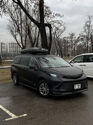 машина сатылат срочно: Toyota Sienna: 2022 г., 2.5 л, Вариатор, Бензин, Вэн/Минивэн — 2