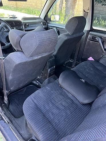 авто для такси: Volkswagen Vento: 1993 г., Седан — 9