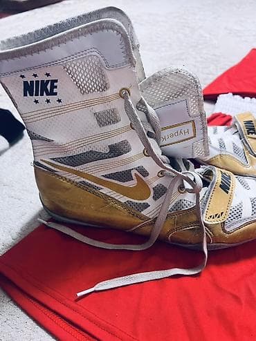 б ют: Комплект для бокса/кикбоксинга (красный) Состав набора: - Боксерские — 5