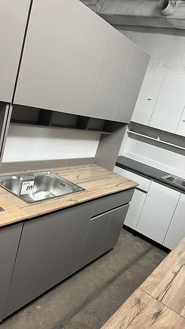 small table: Высота 2.10 Ширина 1.50 Глубина 0.60 Кухонный гарнитур в современном — 8