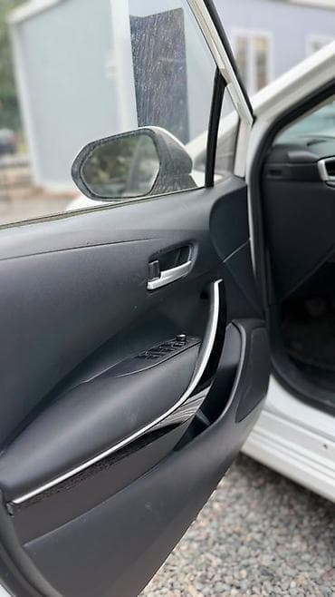 coroll: Toyota Corolla: 2022 г., 1.8 л, Вариатор, Гибрид, Седан — 4