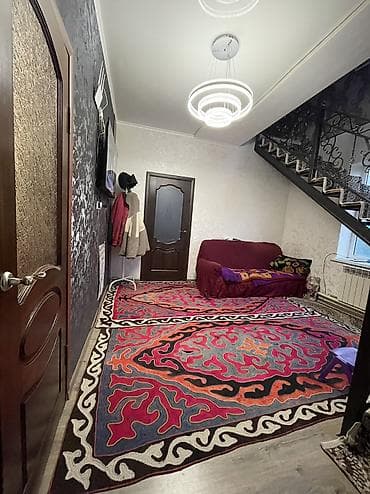 Продажа домов: 🏡 Продаётся 4-комнатный двухэтажный дом в районе Ак-Ордо 3! 📍 — 4