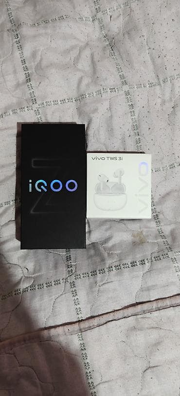 ural tt: Vivo iQOO, Б/у, 256 ГБ, цвет - Серебристый, 2 SIM — 3