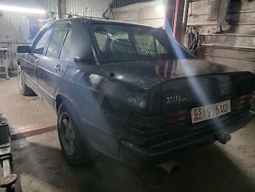 190: Mercedes-Benz 190: 1987 г., 2 л, Механика, Бензин, Седан — 1