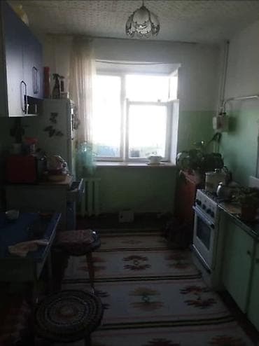 комната балыкчи: Сдаю комнату гостиничного типа в районе Ахунбаева/Малдыбаева. Секция — 3