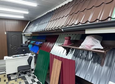 Представлена металлочерепица различных форм и цветов, имитирующая at lalafo.kg Представлена металлочерепица различных форм и цветов, имитирующая