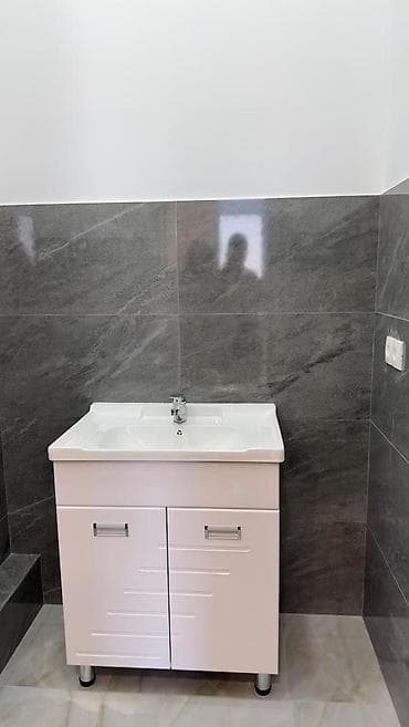 Сдаю в аренду гараж: Сдача 20$ за кв.м 65 кв.м 20*65=1 300 Окончательно торг 1200$ в мес — 7