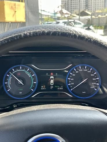 mini cuper: GAC Aion S Plus — электрический седан белого цвета. Особенности и — 9