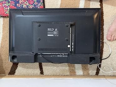 s video: Телевизор Samsung, диагональ около 32–40". Плоская LED‑панель с — 2