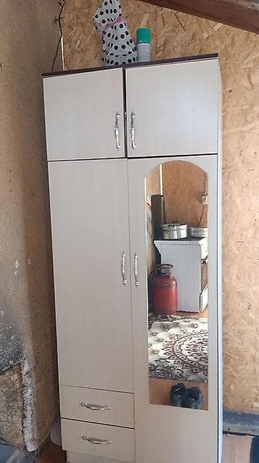 Хозтовары: Продаётся набор бытовых и хозяйственных предметов: - СВЧ-печь Simfer — 3