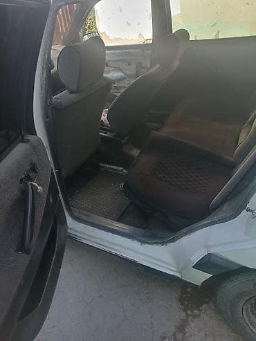 Volkswagen Passat: 1992 г., 1.8 л, Кол менен иштөөчү, Бензин, Универсал — 6