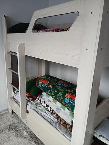 двухъярусные кровати с горкой: Двухъярусная кровать из светлого ЛДСП с защитными бортиками и — 1