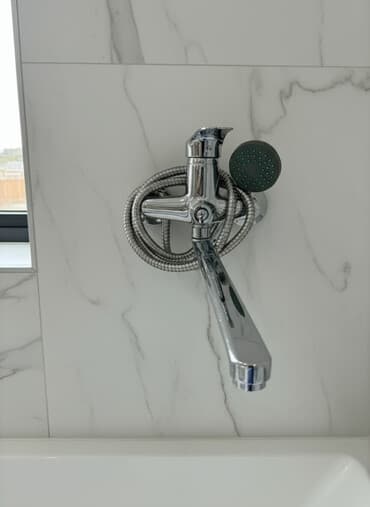 краник для душ: Смеситель для ванны с душевым набором. Характеристики и особенности — 1