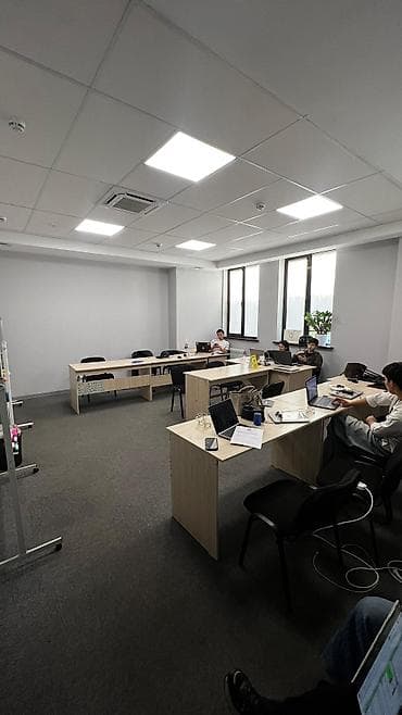 Коммерциялык мүлк: Кеңселерди ижаралоо, 105 м², Бизнес борборунда, Жабдуулары менен, Өзүнчө ашканасы менен, Өзүнчө кире бериши менен — 3