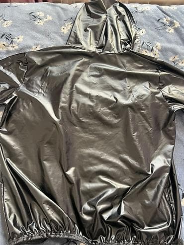 Прокат одежды: Куртка-ветровка BUKA с капюшоном - Цвет: черный, глянцевый - — 3