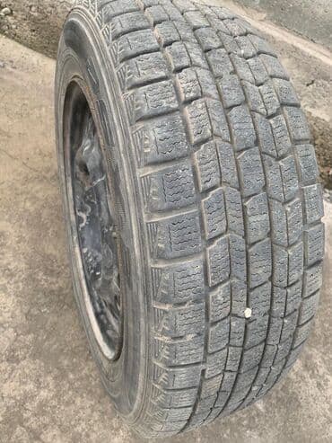 бу зимняя резина на 15: Продаю колесо, 1шт шины зимние на запаску, размер 195/65/15 на мерс! — 1
